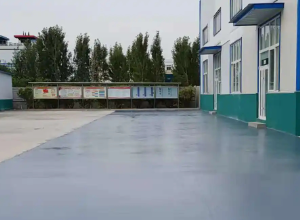 黄南彩色路面喷涂翻新的材料对冬季